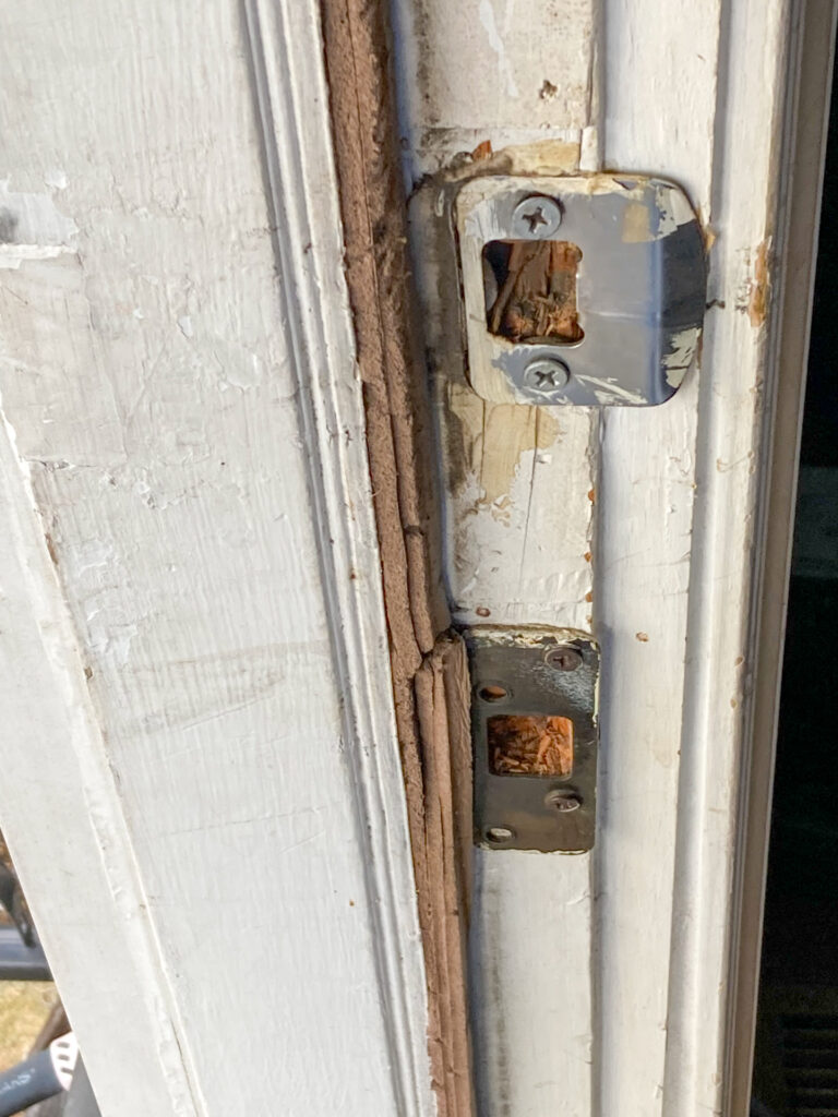 Close up on previous door.